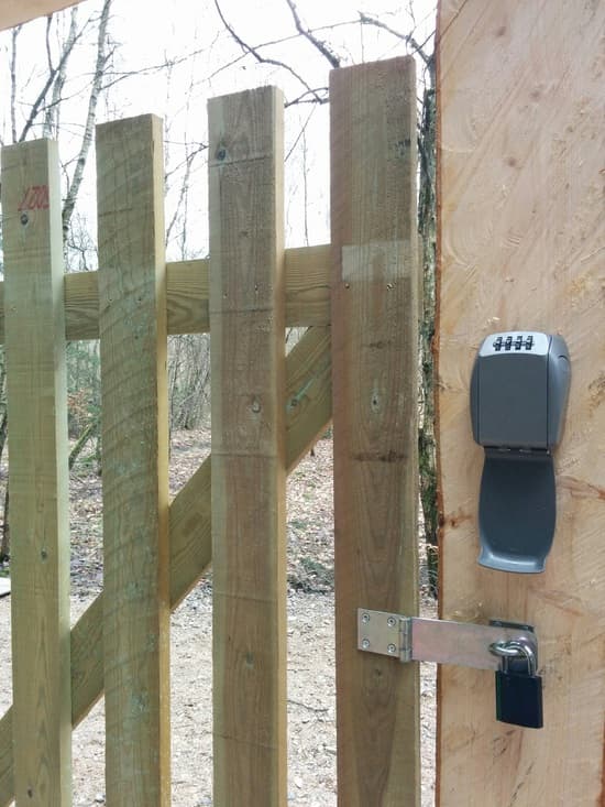 Keybox on gate